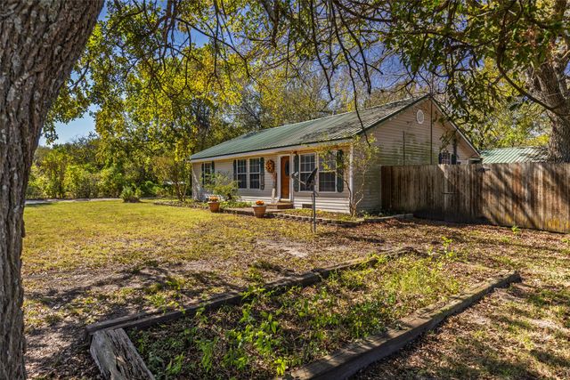 962 Hwy 50, Ladonia, TX 75449