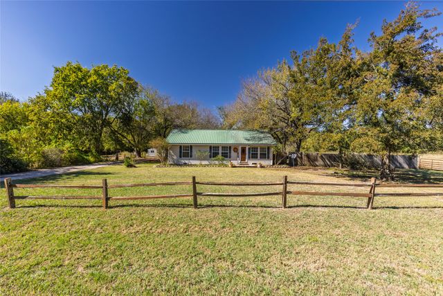 962 Hwy 50, Ladonia, TX 75449