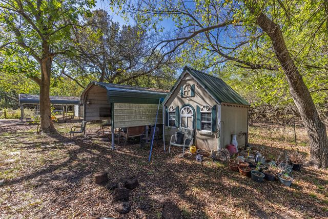 962 Hwy 50, Ladonia, TX 75449