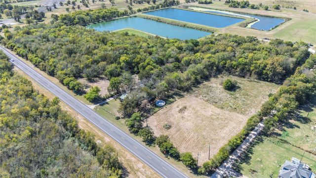 962 Hwy 50, Ladonia, TX 75449