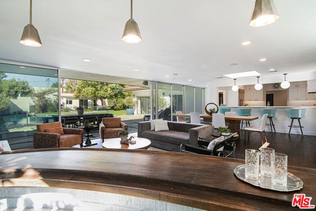 501 N Cahuenga Boulevard, Los Angeles, CA 90004