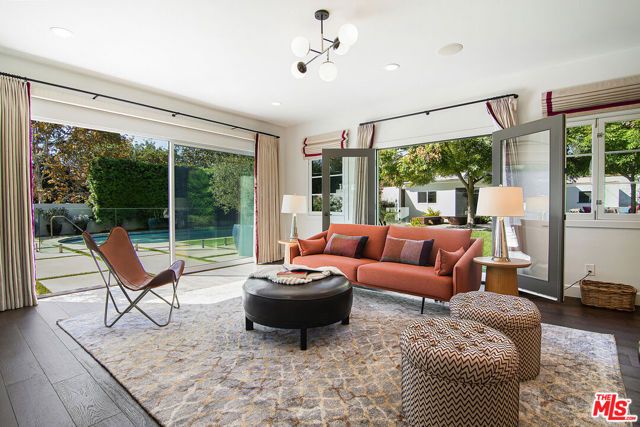 501 N Cahuenga Boulevard, Los Angeles, CA 90004