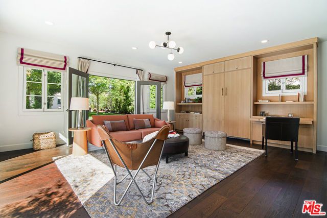 501 N Cahuenga Boulevard, Los Angeles, CA 90004