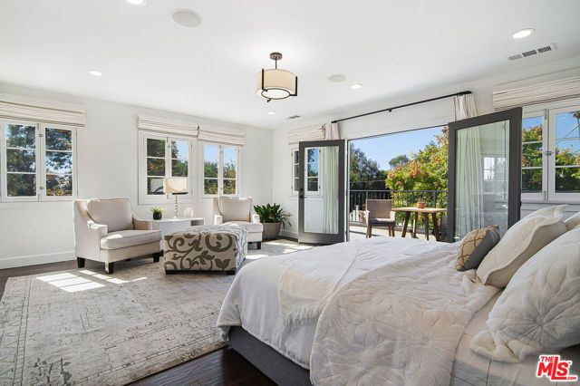 501 N Cahuenga Boulevard, Los Angeles, CA 90004