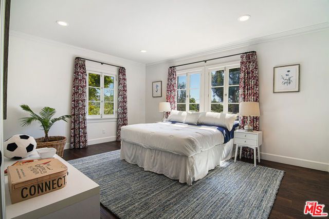 501 N Cahuenga Boulevard, Los Angeles, CA 90004