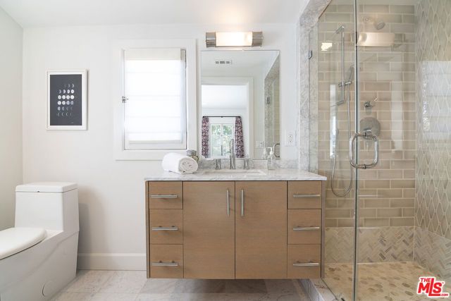 501 N Cahuenga Boulevard, Los Angeles, CA 90004