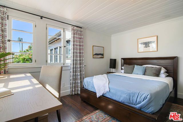 501 N Cahuenga Boulevard, Los Angeles, CA 90004