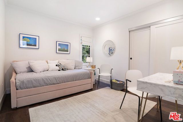 501 N Cahuenga Boulevard, Los Angeles, CA 90004