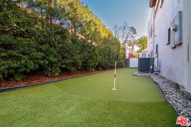 501 N Cahuenga Boulevard, Los Angeles, CA 90004