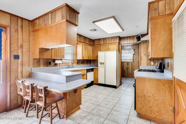 5814 Hwy 182, Opelousas, LA 70570