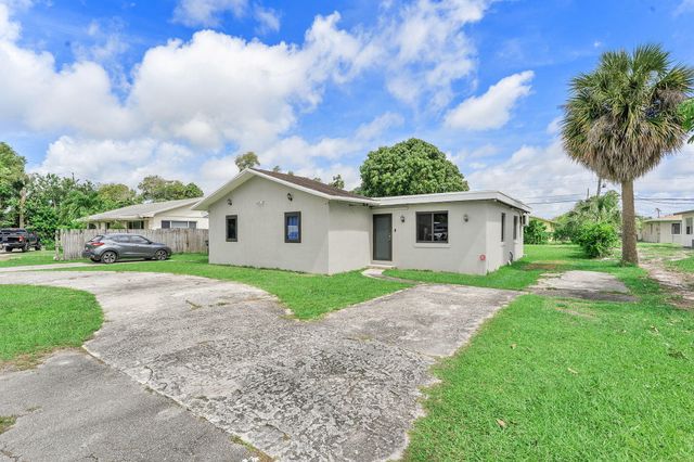 4727 Myrtle Lane, West Palm Beach, FL 33417