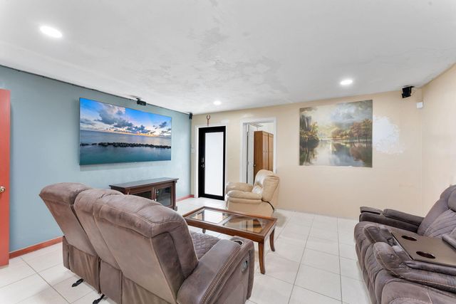 4727 Myrtle Lane, West Palm Beach, FL 33417