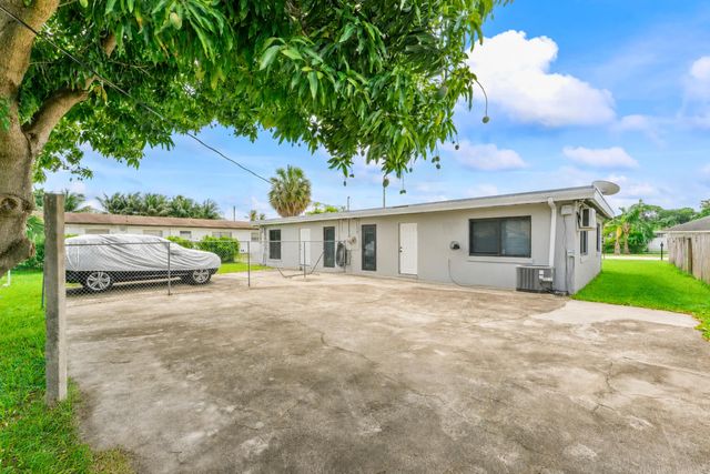 4727 Myrtle Lane, West Palm Beach, FL 33417