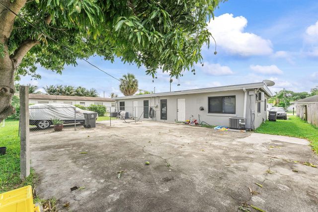 4727 Myrtle Lane, West Palm Beach, FL 33417