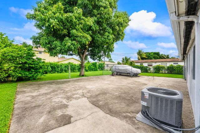 4727 Myrtle Lane, West Palm Beach, FL 33417
