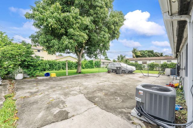 4727 Myrtle Lane, West Palm Beach, FL 33417