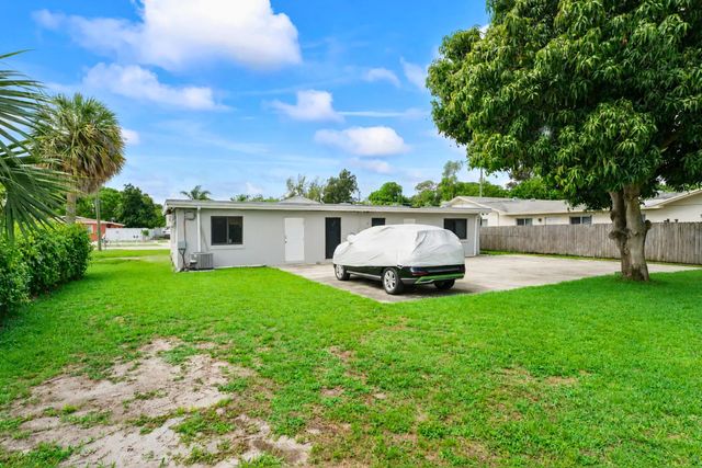 4727 Myrtle Lane, West Palm Beach, FL 33417