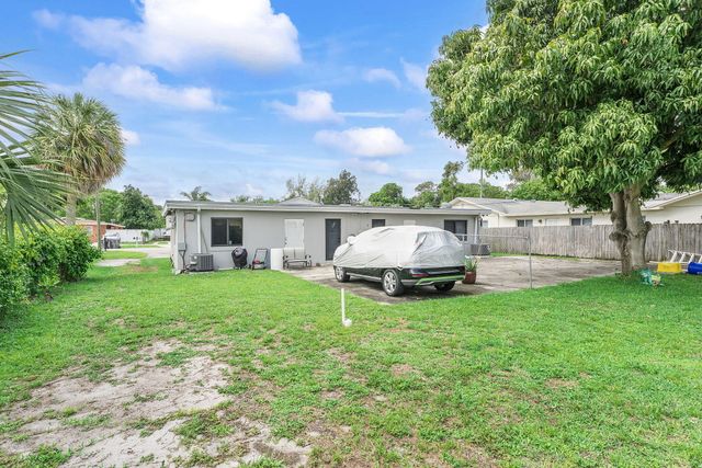 4727 Myrtle Lane, West Palm Beach, FL 33417