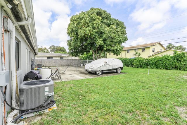 4727 Myrtle Lane, West Palm Beach, FL 33417
