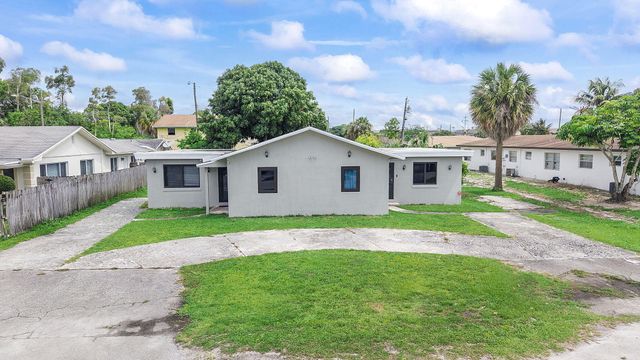 4727 Myrtle Lane, West Palm Beach, FL 33417