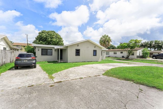 4727 Myrtle Lane, West Palm Beach, FL 33417