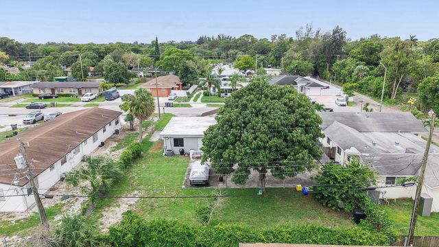 4727 Myrtle Lane, West Palm Beach, FL 33417