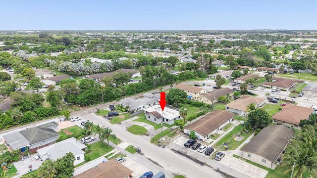 4727 Myrtle Lane, West Palm Beach, FL 33417