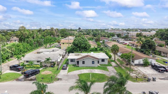 4727 Myrtle Lane, West Palm Beach, FL 33417