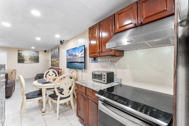 4727 Myrtle Lane, West Palm Beach, FL 33417