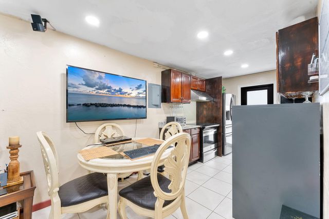 4727 Myrtle Lane, West Palm Beach, FL 33417