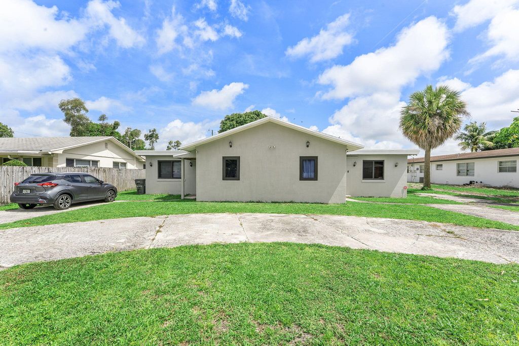 4727 Myrtle Lane, West Palm Beach, FL 33417