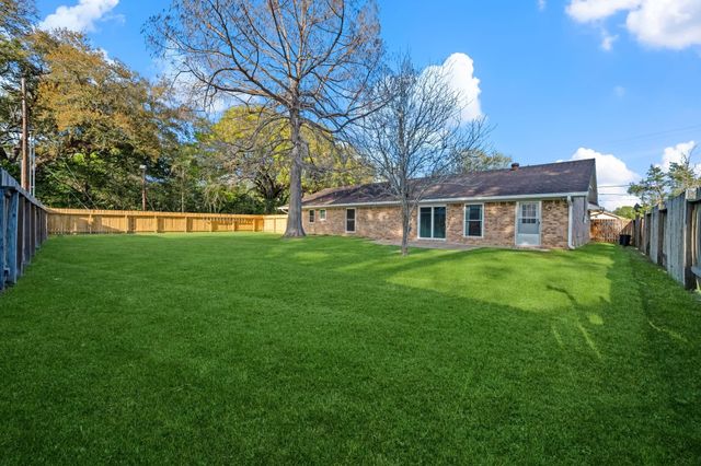 1609 Bowie Street, Liberty, TX 77575