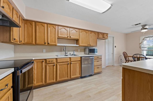 1609 Bowie Street, Liberty, TX 77575