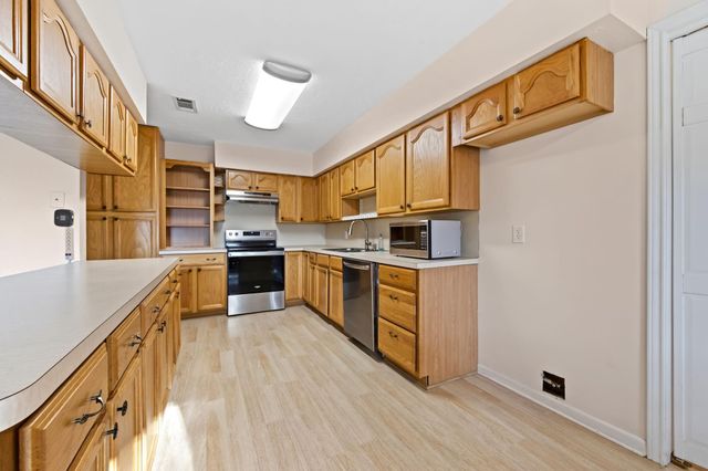 1609 Bowie Street, Liberty, TX 77575