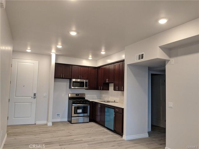 7343 Reseda Boulevard, Reseda, CA 91335