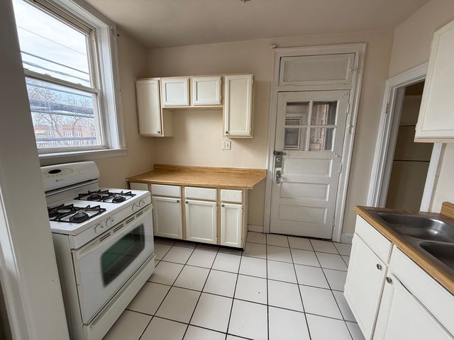 2140 S Gunderson Avenue 208, Berwyn, IL 60402