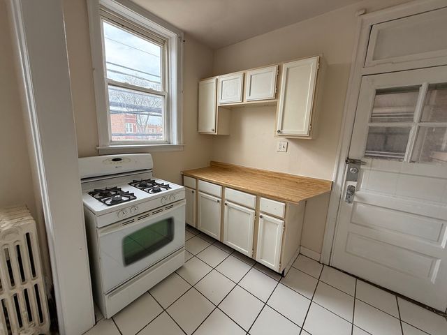 2140 S Gunderson Avenue 208, Berwyn, IL 60402