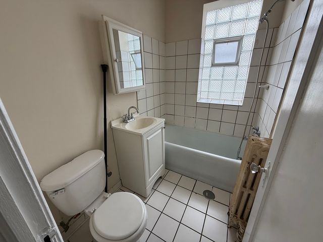 2140 S Gunderson Avenue 208, Berwyn, IL 60402