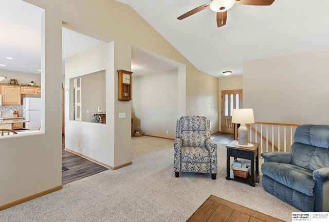 1004 Valleyview Drive, Papillion, NE 68046