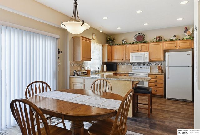 1004 Valleyview Drive, Papillion, NE 68046