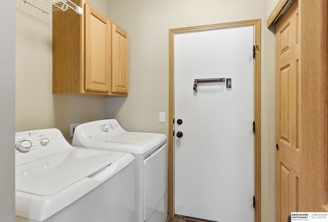 1004 Valleyview Drive, Papillion, NE 68046