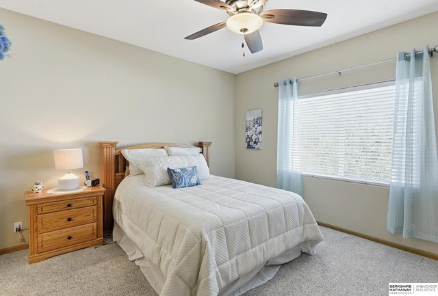 1004 Valleyview Drive, Papillion, NE 68046