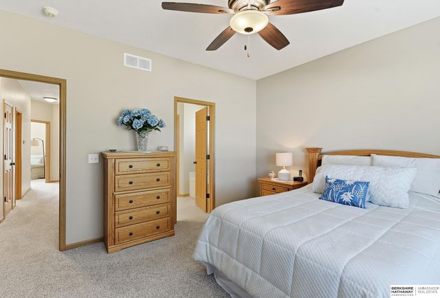 1004 Valleyview Drive, Papillion, NE 68046