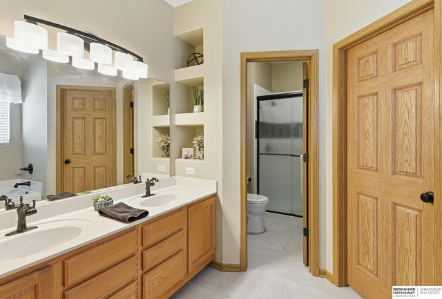 1004 Valleyview Drive, Papillion, NE 68046