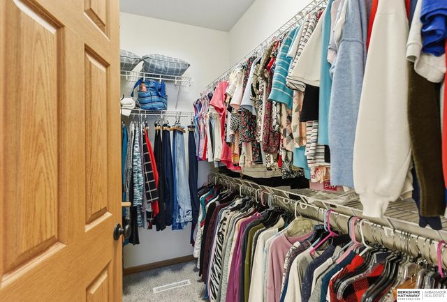 1004 Valleyview Drive, Papillion, NE 68046