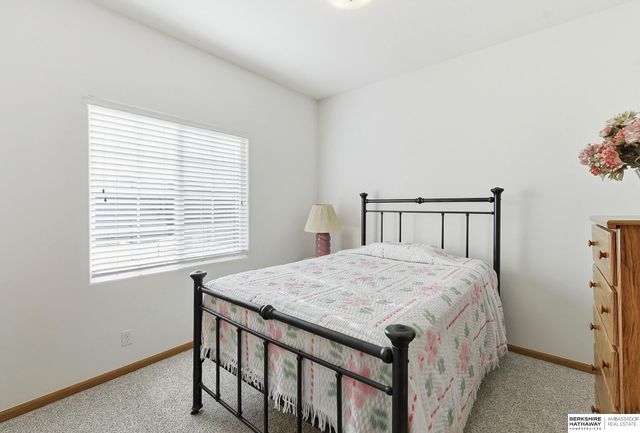 1004 Valleyview Drive, Papillion, NE 68046