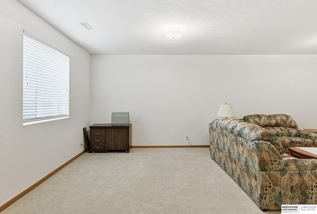 1004 Valleyview Drive, Papillion, NE 68046