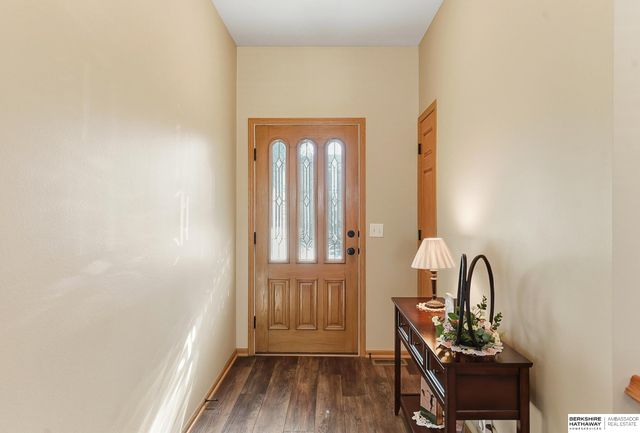 1004 Valleyview Drive, Papillion, NE 68046