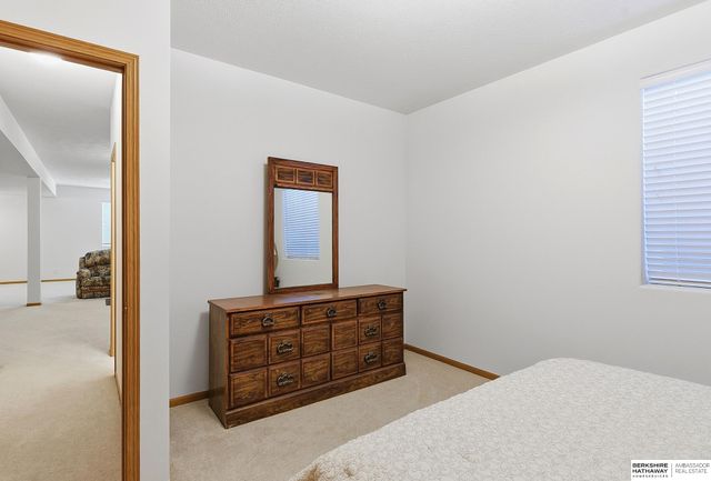 1004 Valleyview Drive, Papillion, NE 68046