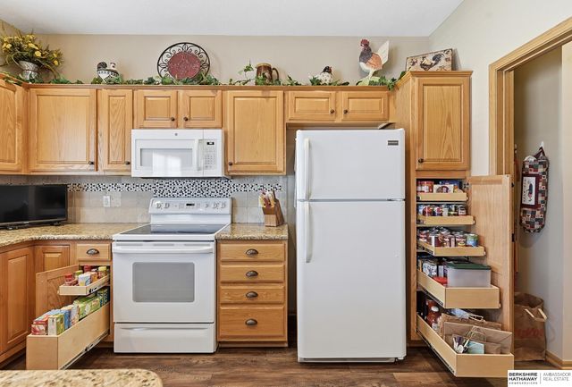 1004 Valleyview Drive, Papillion, NE 68046